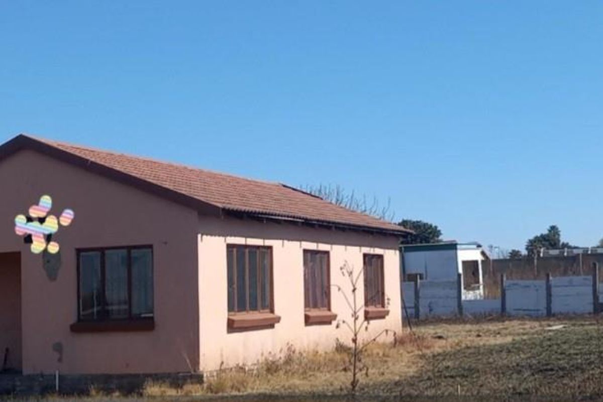 House For Sale in Amajuba Park Newcastle KwaZulu Natal - Photo 2