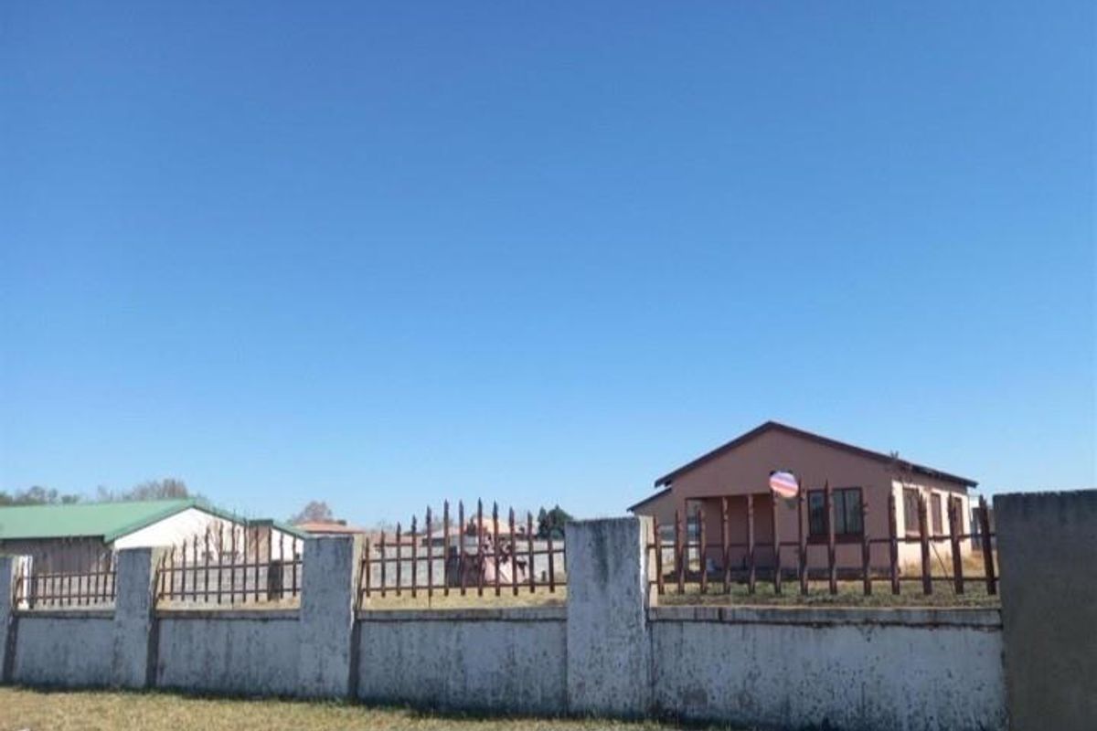 House For Sale in Amajuba Park Newcastle KwaZulu Natal - Photo 3