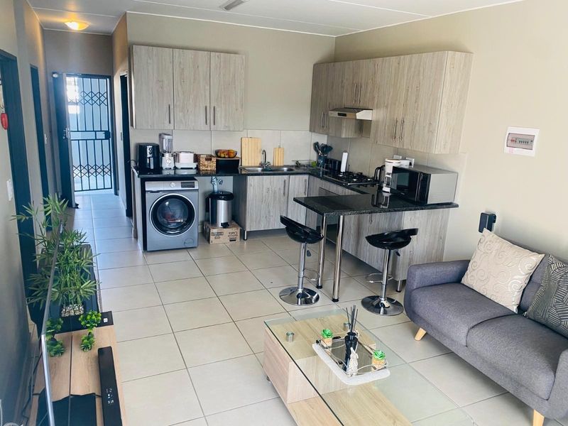 2-Bedroom, 1-Bathroom Ground Floor Apartment for Rent - Photo 2