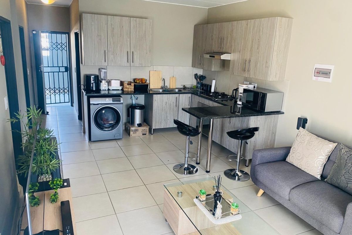 2-Bedroom, 1-Bathroom Ground Floor Apartment for Rent - Photo 2