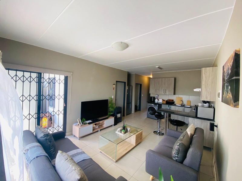 2-Bedroom, 1-Bathroom Ground Floor Apartment for Rent - Photo 3