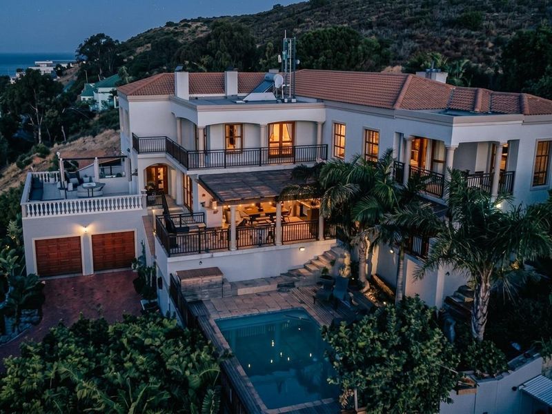 Luxury 6 Bedroom Mediterranean Villa - Photo 2