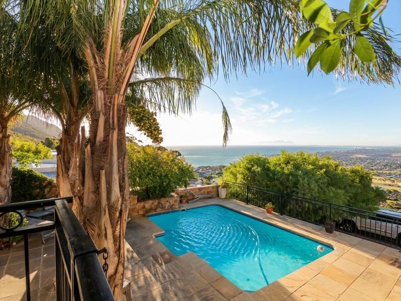 Luxury 6 Bedroom Mediterranean Villa - Photo 5