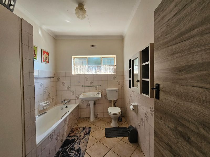 House with flat and pool in Barberton - Photo 10