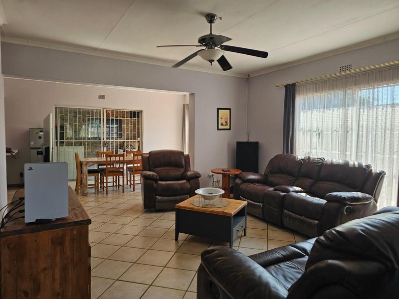 House with flat and pool in Barberton - Photo 2