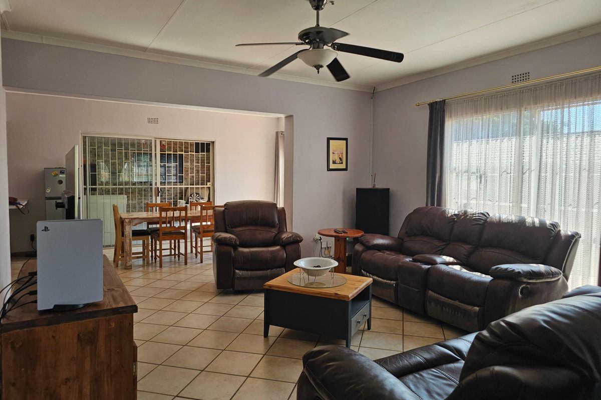House with flat and pool in Barberton - Photo 2