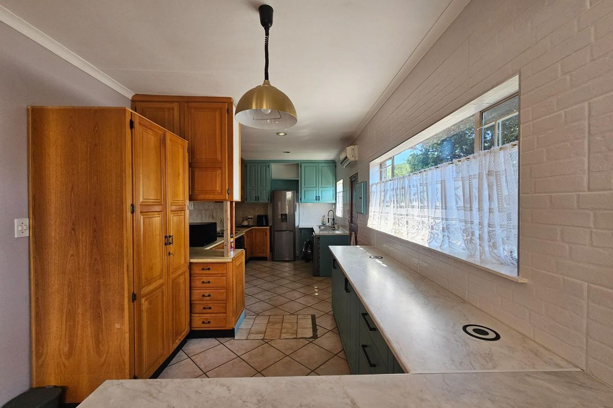 House with flat and pool in Barberton - Photo 4