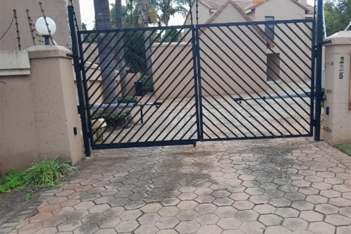 House For Sale - Moreleta Park - Photo 2