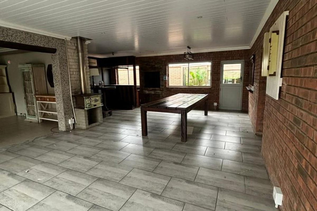 Coastal Living with Solar Efficiency - Rental in Queensberry Bay - Photo 4
