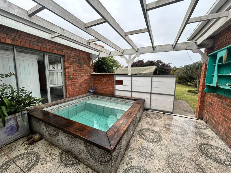 Coastal Living with Solar Efficiency - Rental in Queensberry Bay - Photo 3