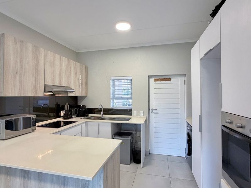 Ground floor, 3-Bedroom Apartment - Photo 10