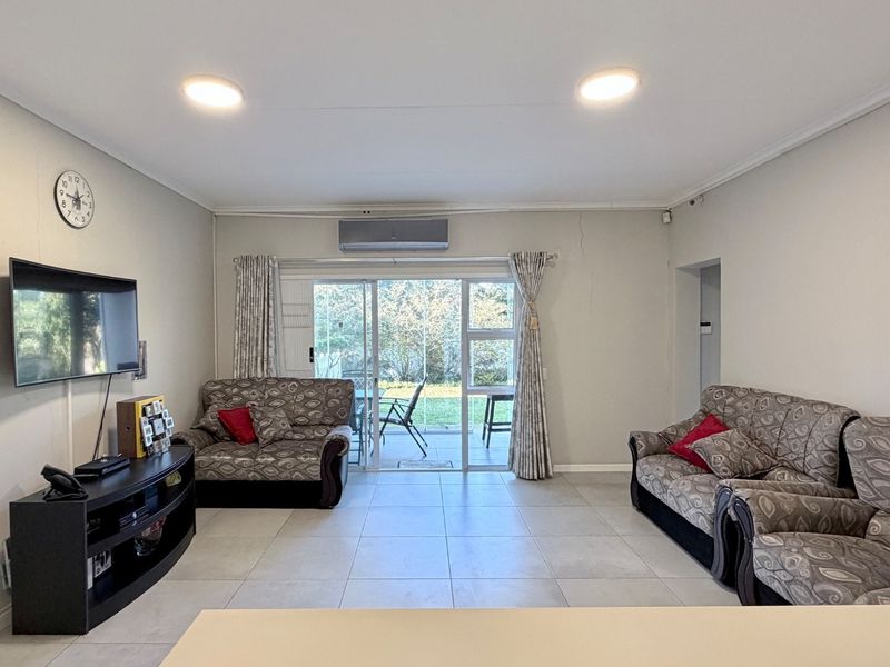 Ground floor, 3-Bedroom Apartment - Photo 8