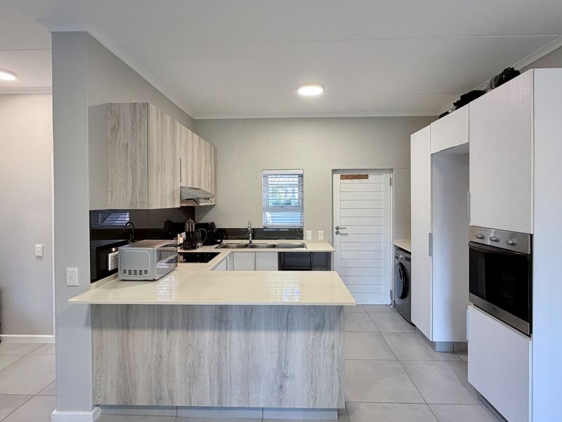 Ground floor, 3-Bedroom Apartment - Photo 7