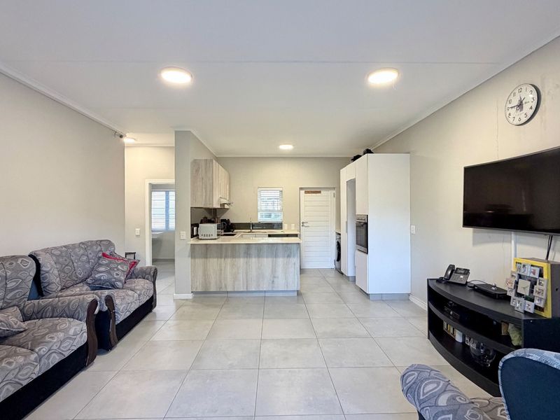 Ground floor, 3-Bedroom Apartment - Photo 6