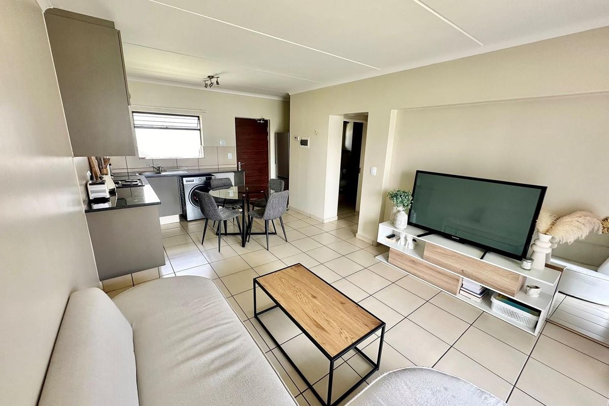 First Floor 1 Bed Apartment For Sale in Barbeque Downs, Midrand - Photo 4