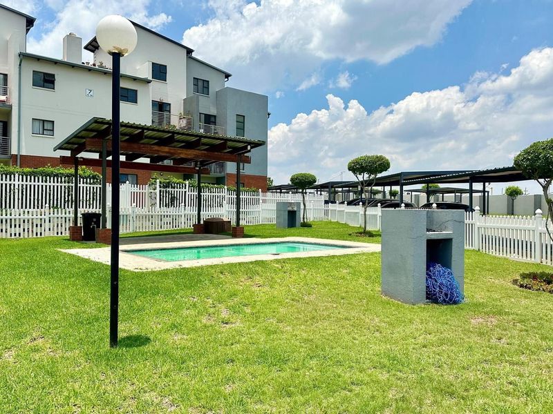 First Floor 1 Bed Apartment For Sale in Barbeque Downs, Midrand - Photo 3