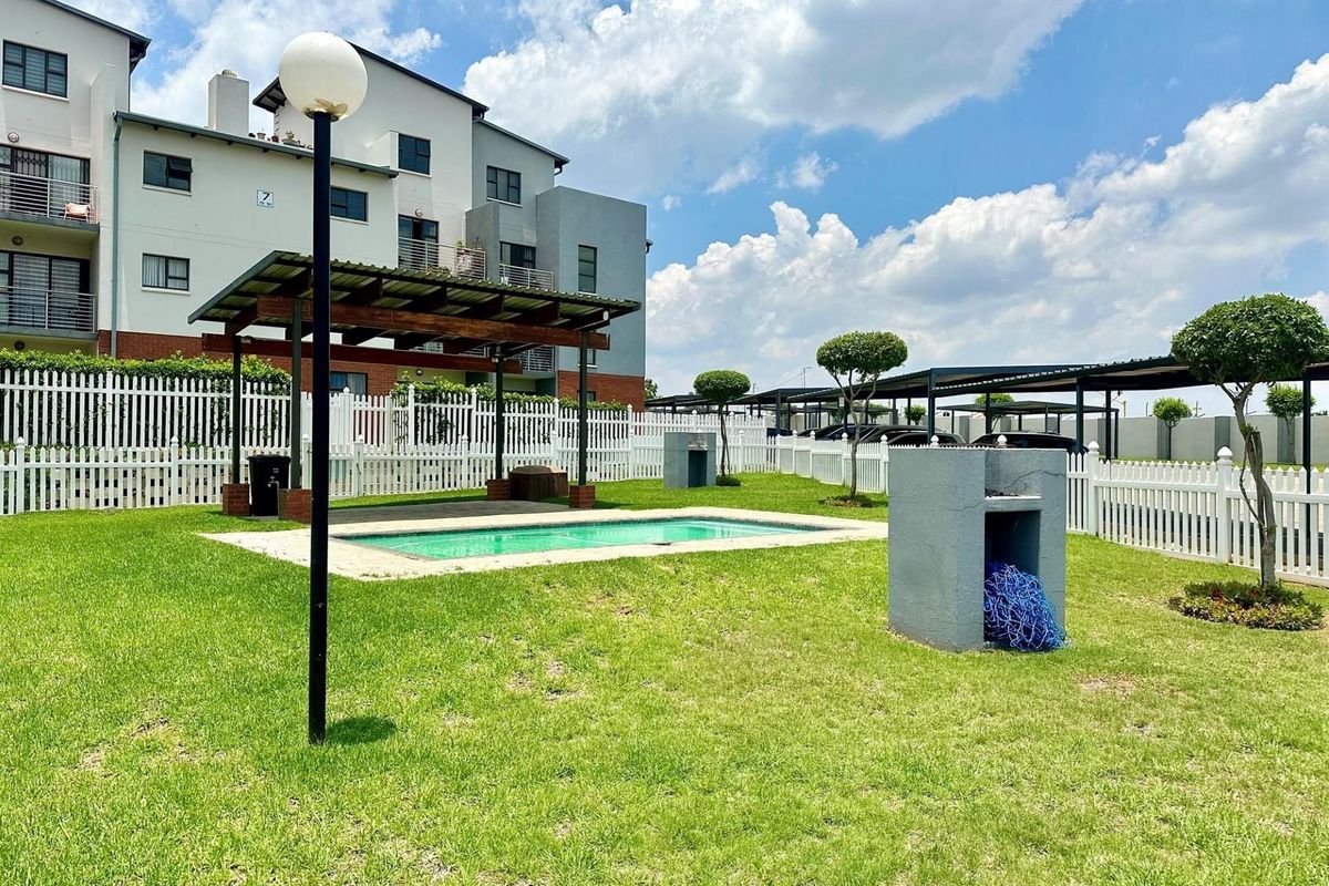 First Floor 1 Bed Apartment For Sale in Barbeque Downs, Midrand - Photo 3
