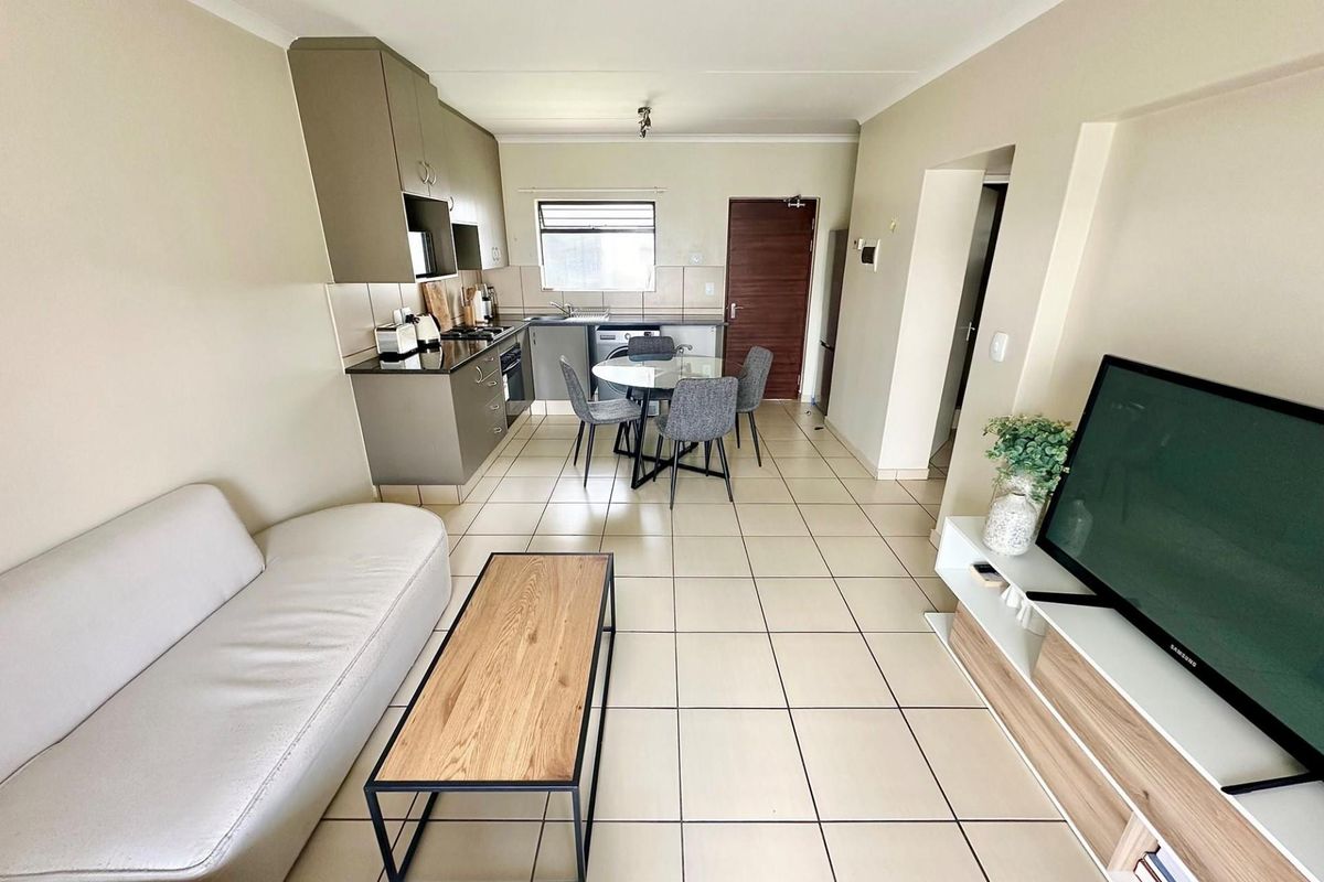 First Floor 1 Bed Apartment For Sale in Barbeque Downs, Midrand - Photo 5