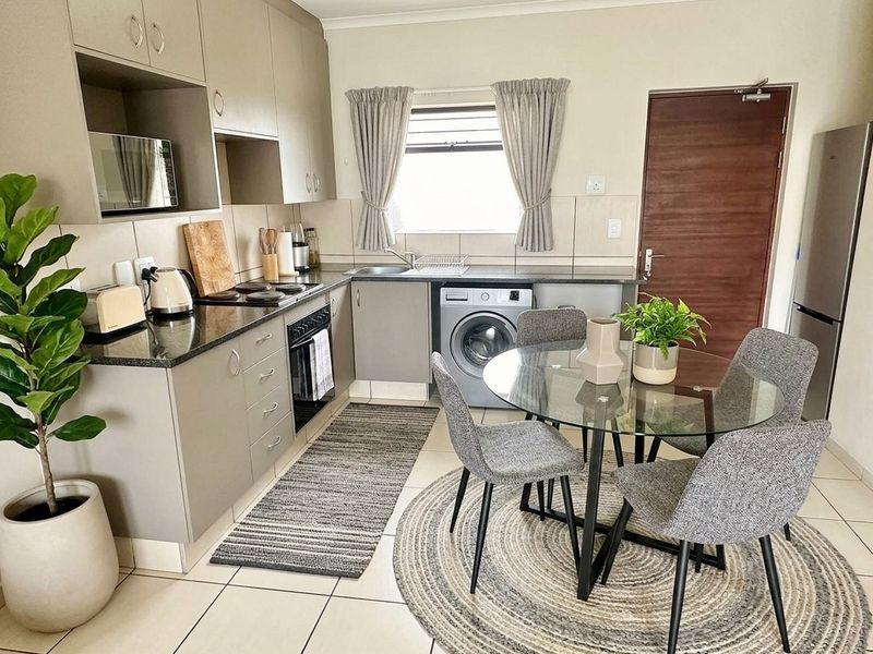 First Floor 1 Bed Apartment For Sale in Barbeque Downs, Midrand - Photo 2