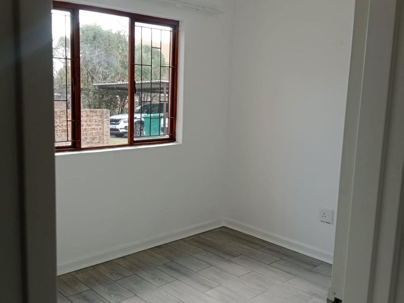 Townhouse For Sale in Halfway Gardens, Midrand - Photo 9