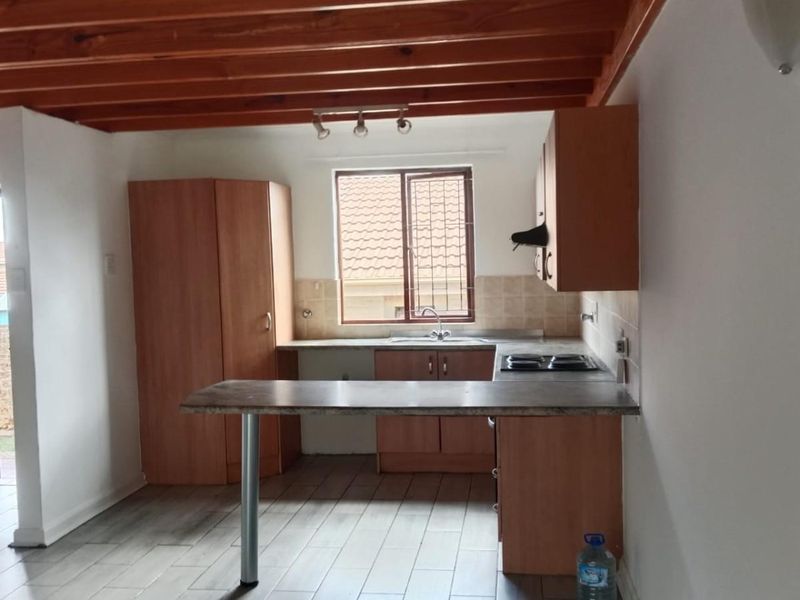 Townhouse For Sale in Halfway Gardens, Midrand - Photo 6
