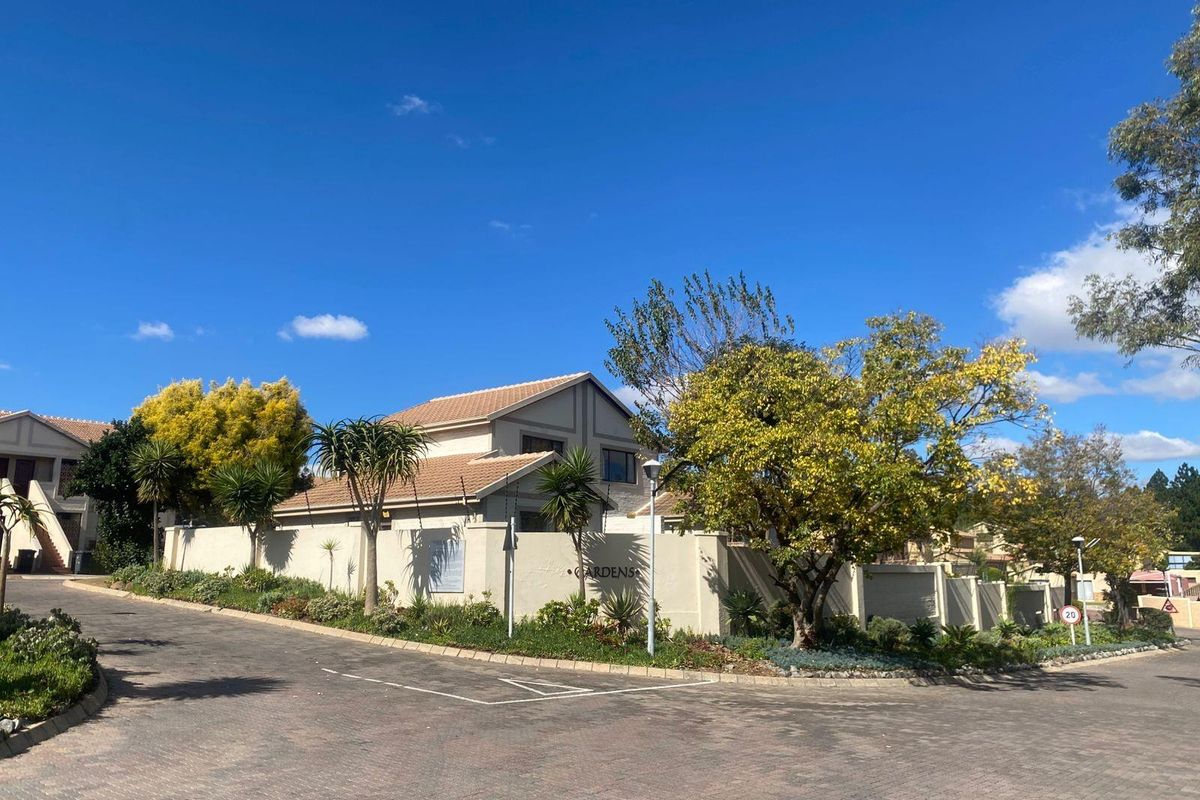Townhouse For Sale in Halfway Gardens, Midrand - Photo 2