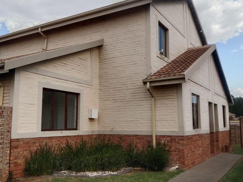 Townhouse For Sale in Halfway Gardens, Midrand - Photo 3