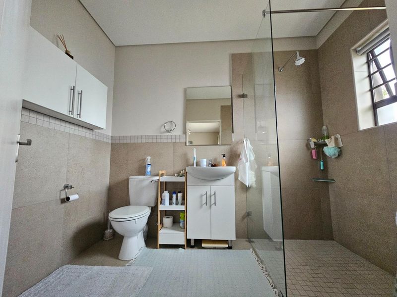 Ideal Lock-Up-and-Go 2 Bedroom House in Bateleur Estate - Photo 10