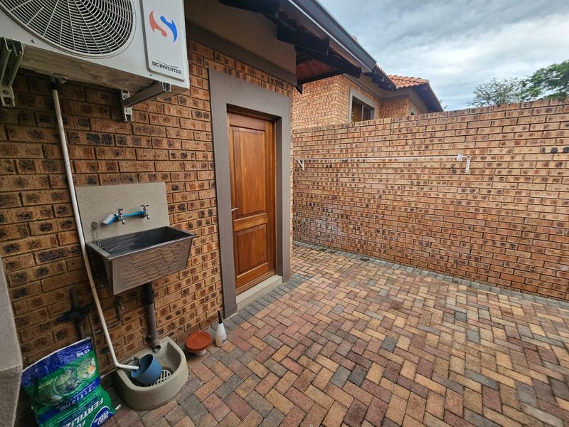 Ideal Lock-Up-and-Go 2 Bedroom House in Bateleur Estate - Photo 8