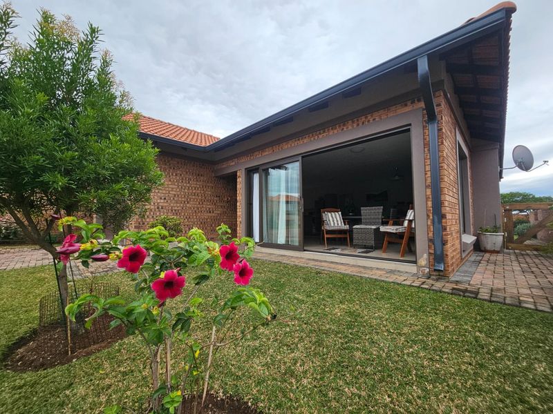 Ideal Lock-Up-and-Go 2 Bedroom House in Bateleur Estate - Photo 1