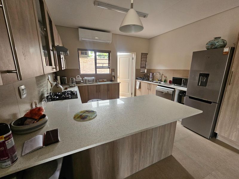 Ideal Lock-Up-and-Go 2 Bedroom House in Bateleur Estate - Photo 7