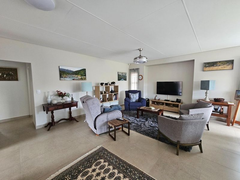 Ideal Lock-Up-and-Go 2 Bedroom House in Bateleur Estate - Photo 3
