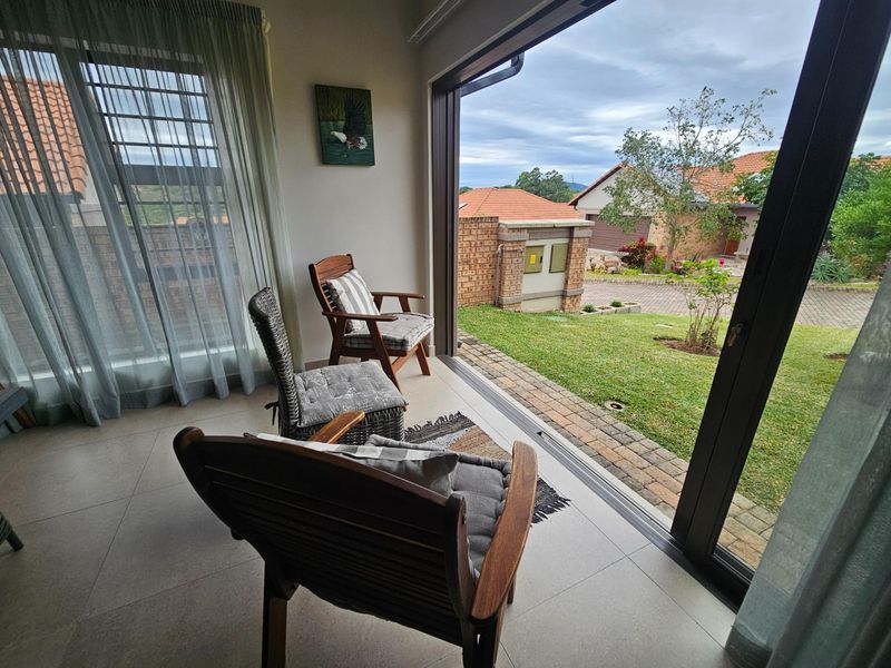 Ideal Lock-Up-and-Go 2 Bedroom House in Bateleur Estate - Photo 5