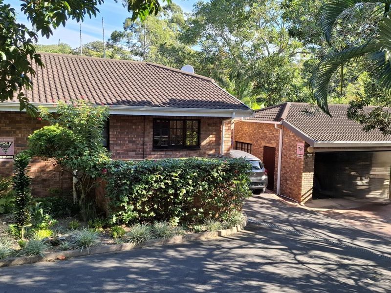 Townhouse For Sale in Margate, KwaZulu Natal - Photo 1