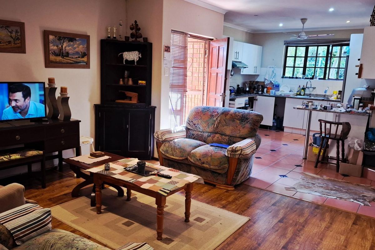 Townhouse For Sale in Margate, KwaZulu Natal - Photo 2