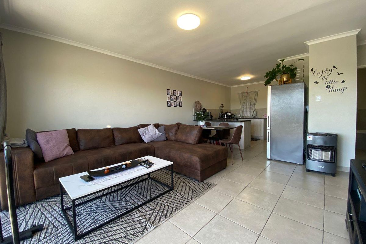 Stylish 2-Bedroom Apartment with Balcony Living in De La Haye, Bellville - Photo 4