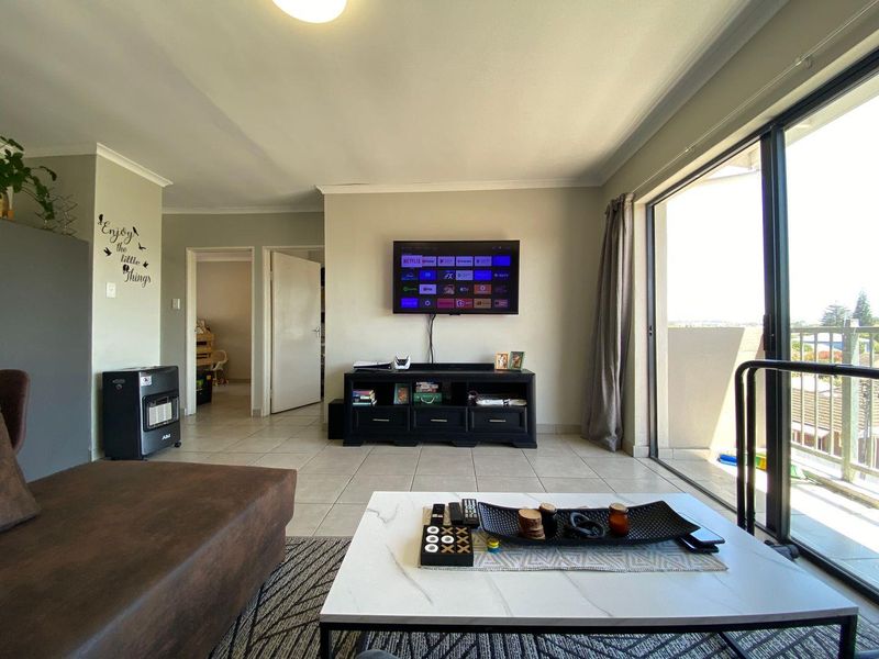 Stylish 2-Bedroom Apartment with Balcony Living in De La Haye, Bellville - Photo 6