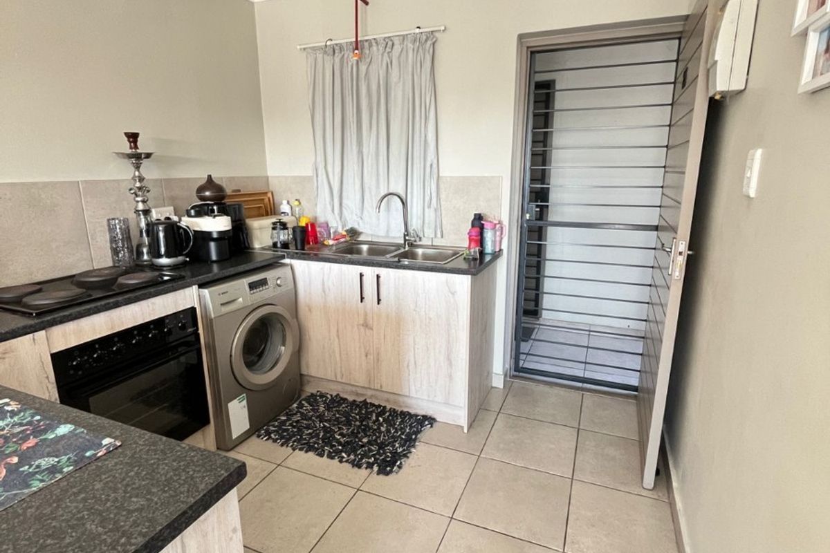 Stylish 2-Bedroom Apartment with Balcony Living in De La Haye, Bellville - Photo 2
