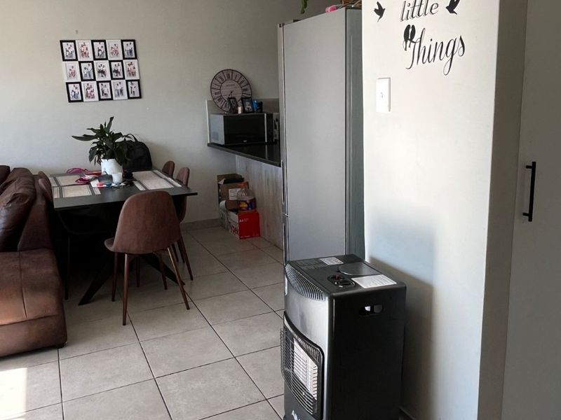 Stylish 2-Bedroom Apartment with Balcony Living in De La Haye, Bellville - Photo 7
