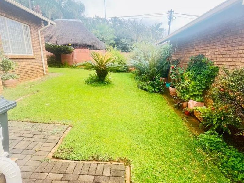 3 Bedroom Townhouse For Sale in Florauna, Pretoria - Photo 4