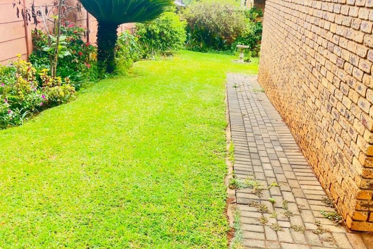 3 Bedroom Townhouse For Sale in Florauna, Pretoria - Photo 5