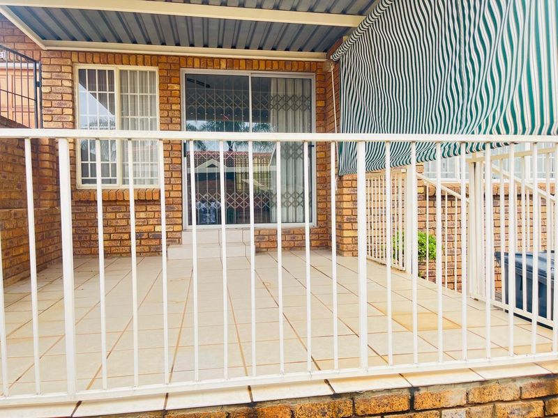3 Bedroom Townhouse For Sale in Florauna, Pretoria - Photo 3
