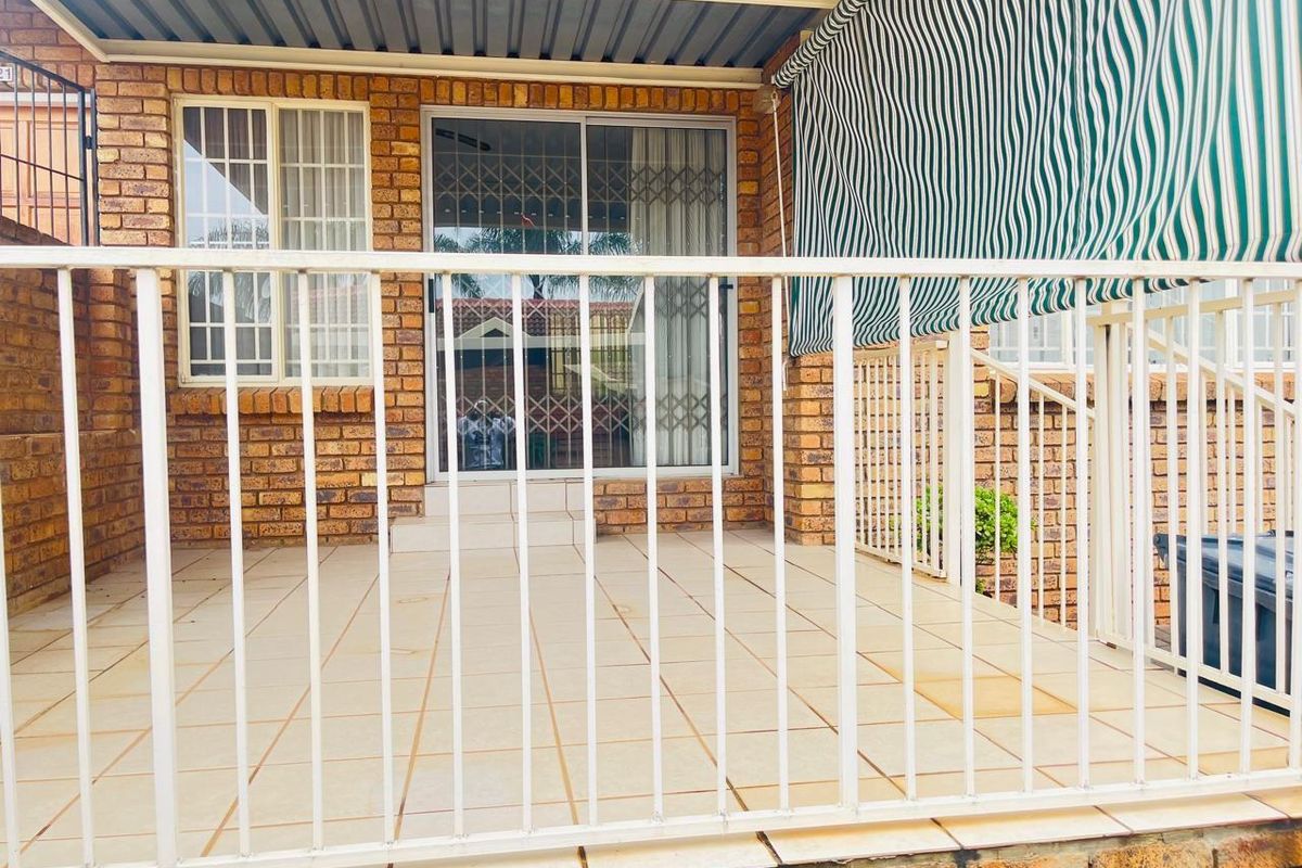 3 Bedroom Townhouse For Sale in Florauna, Pretoria - Photo 3
