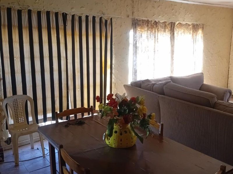 Large 2 Bedroom, Fixer upper with 3 Erfs for sale in Rouxville, Free State - Photo 8
