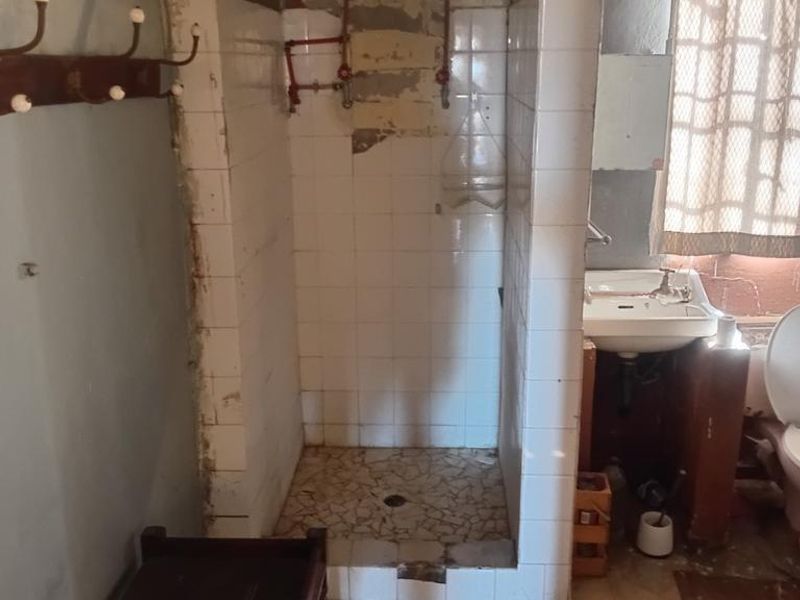 Large 2 Bedroom, Fixer upper with 3 Erfs for sale in Rouxville, Free State - Photo 7