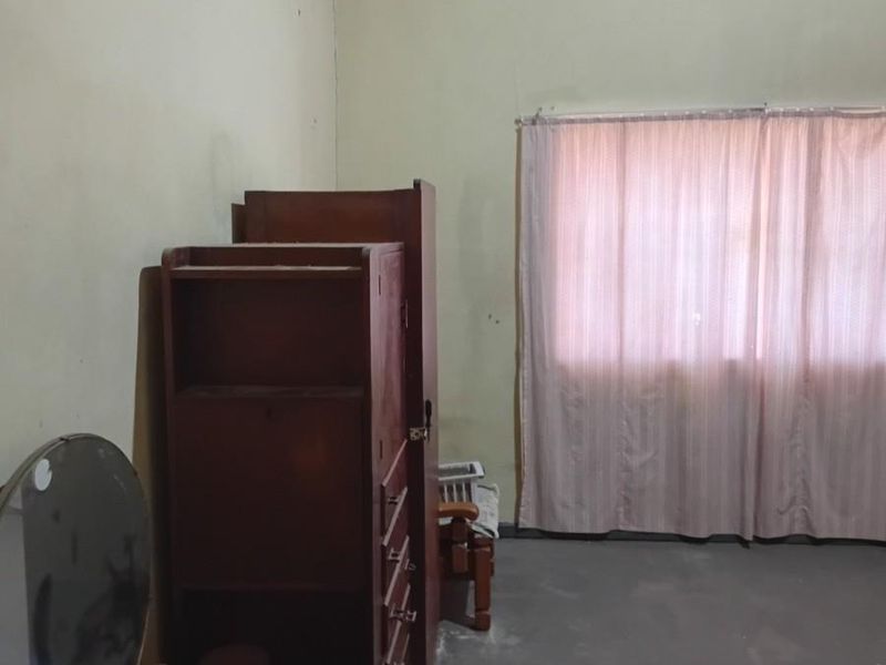 Large 2 Bedroom, Fixer upper with 3 Erfs for sale in Rouxville, Free State - Photo 10
