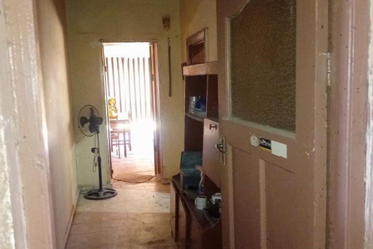 Large 2 Bedroom, Fixer upper with 3 Erfs for sale in Rouxville, Free State - Photo 4