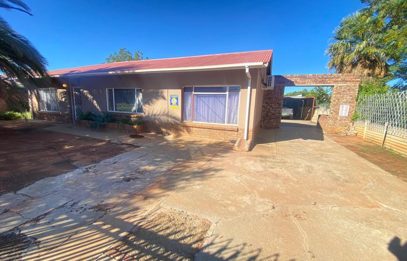 House For Sale in Verwoerdpark, Kimberley