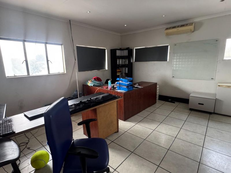 2,000m2 Industrial Warehouse For Sale in Beaconvale, Cape Town | Well-Located Industrial Property - Photo 9