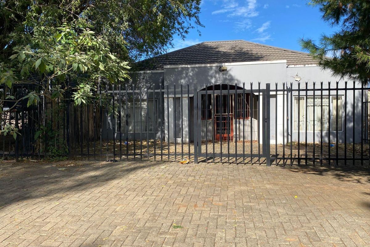 House For Sale in Westdene, Bloemfontein - Photo 2